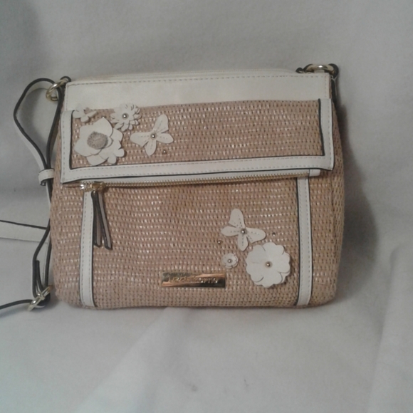 Liz Claiborne Handbags - Liz Claiborne crossover bag